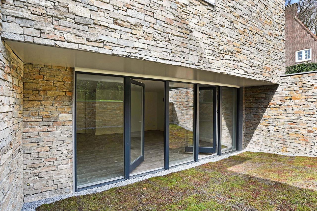 330 m² Detached Bungalow with 6 Bedrooms - Image 56
