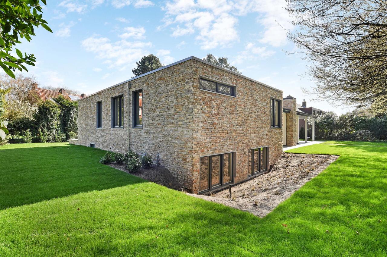 330 m² Detached Bungalow with 6 Bedrooms - Image 58
