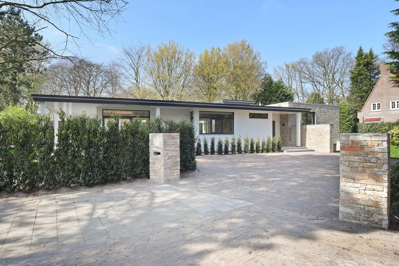 330 m² Detached Bungalow with 6 Bedrooms - Image 59