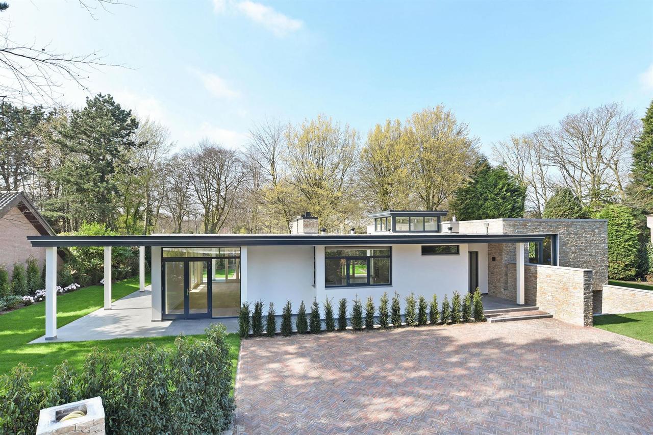 330 m² Detached Bungalow with 6 Bedrooms - Image 60