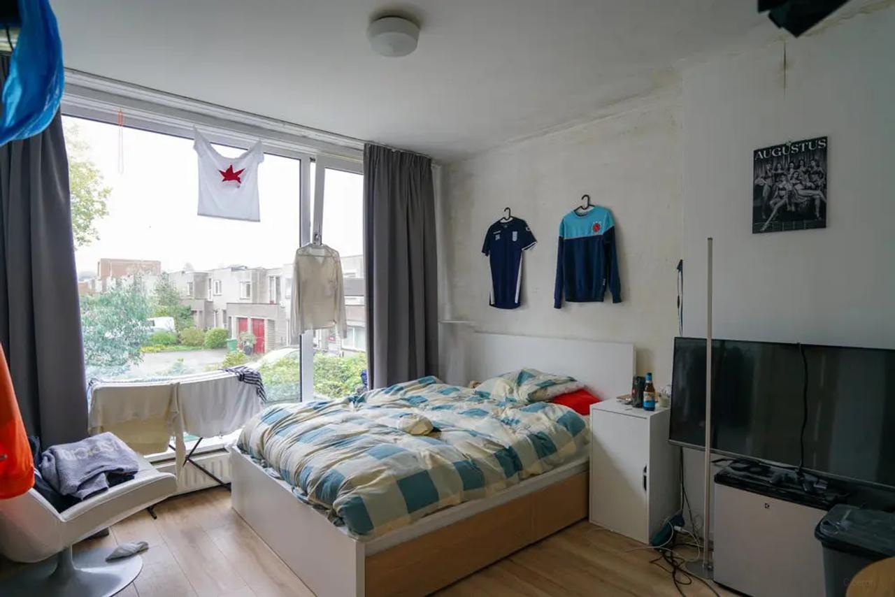 15 m² Student Room with Balcony - Image 2