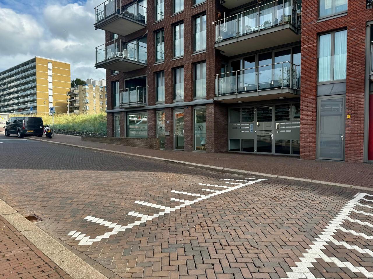 Harbour and sea views with terrace - Image 2