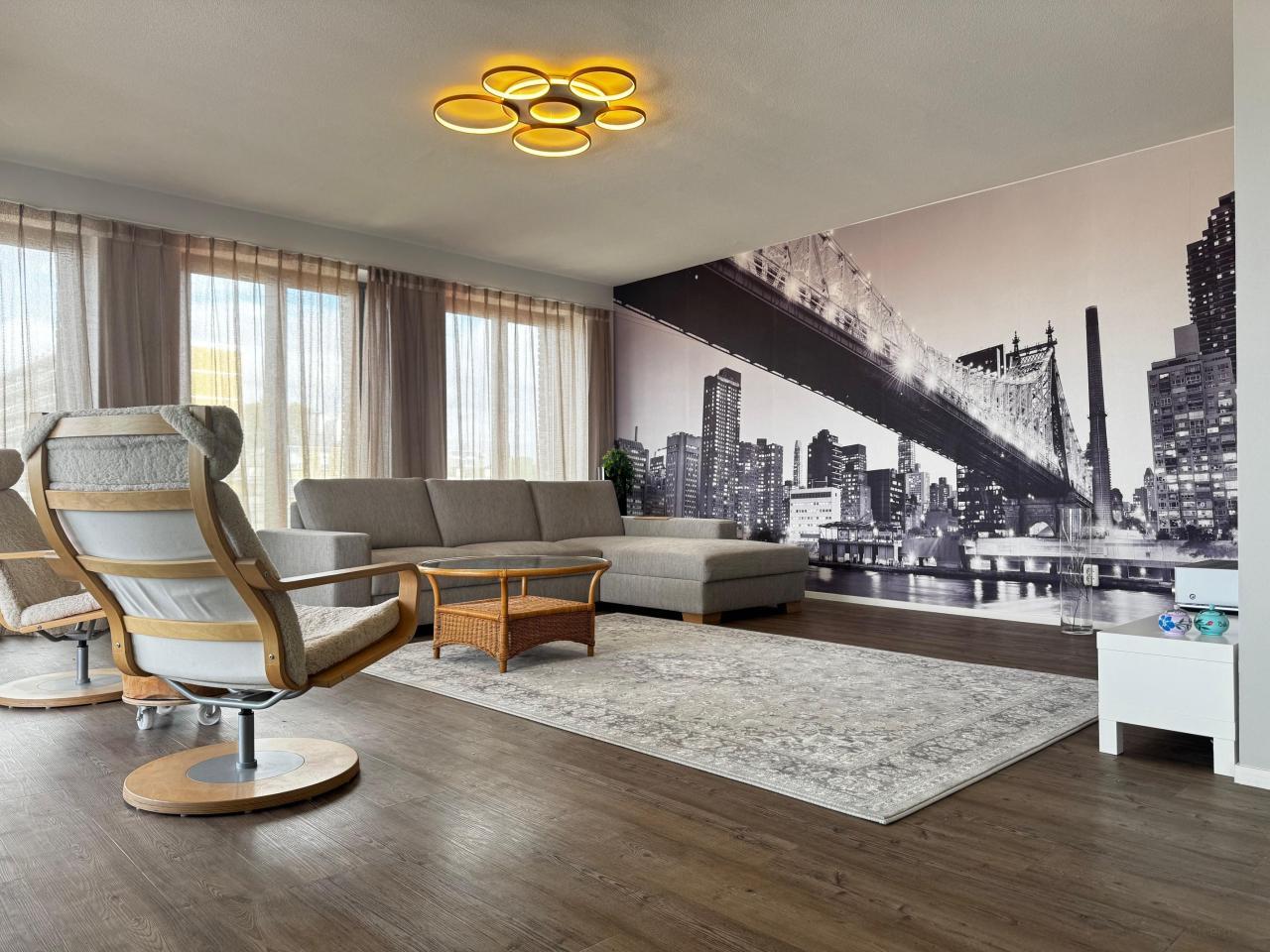 Harbour and sea views with terrace - Image 3