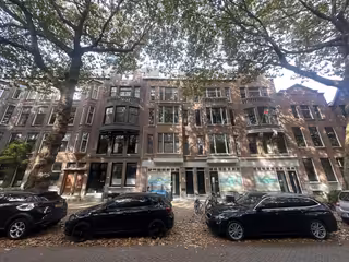 Gemeubileerd 4-kamerappartement met dakterras