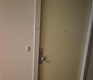 Senior Apartment with Balcony on the Canal - Image 4