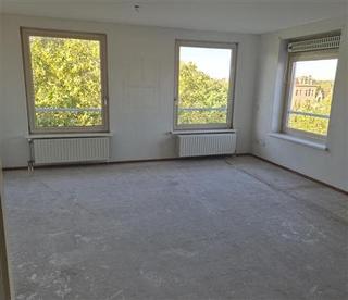 Senior Apartment with Balcony on the Canal - Image 6