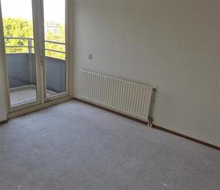 Senior Apartment with Balcony on the Canal - Image 8