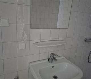 Senior Apartment with Balcony on the Canal - Image 10
