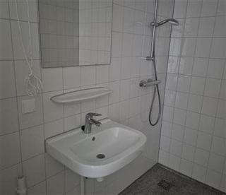Senior Apartment with Balcony on the Canal - Image 11
