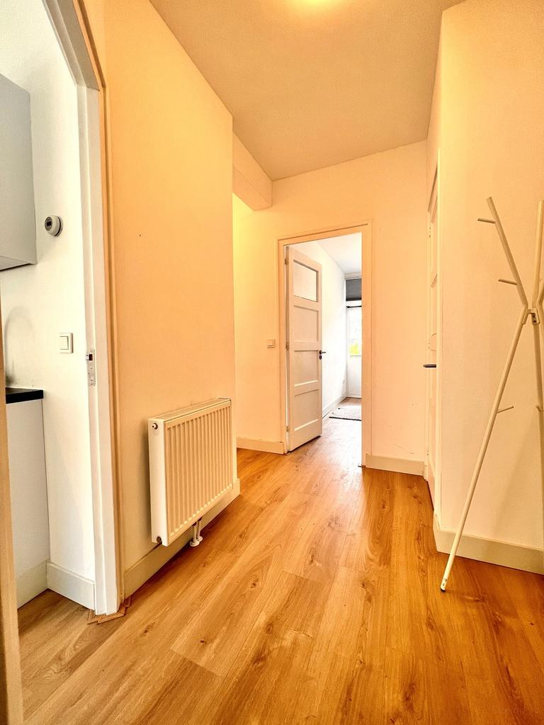 Gemeubileerd 3-kamerappartement met balkon - Afbeelding 2