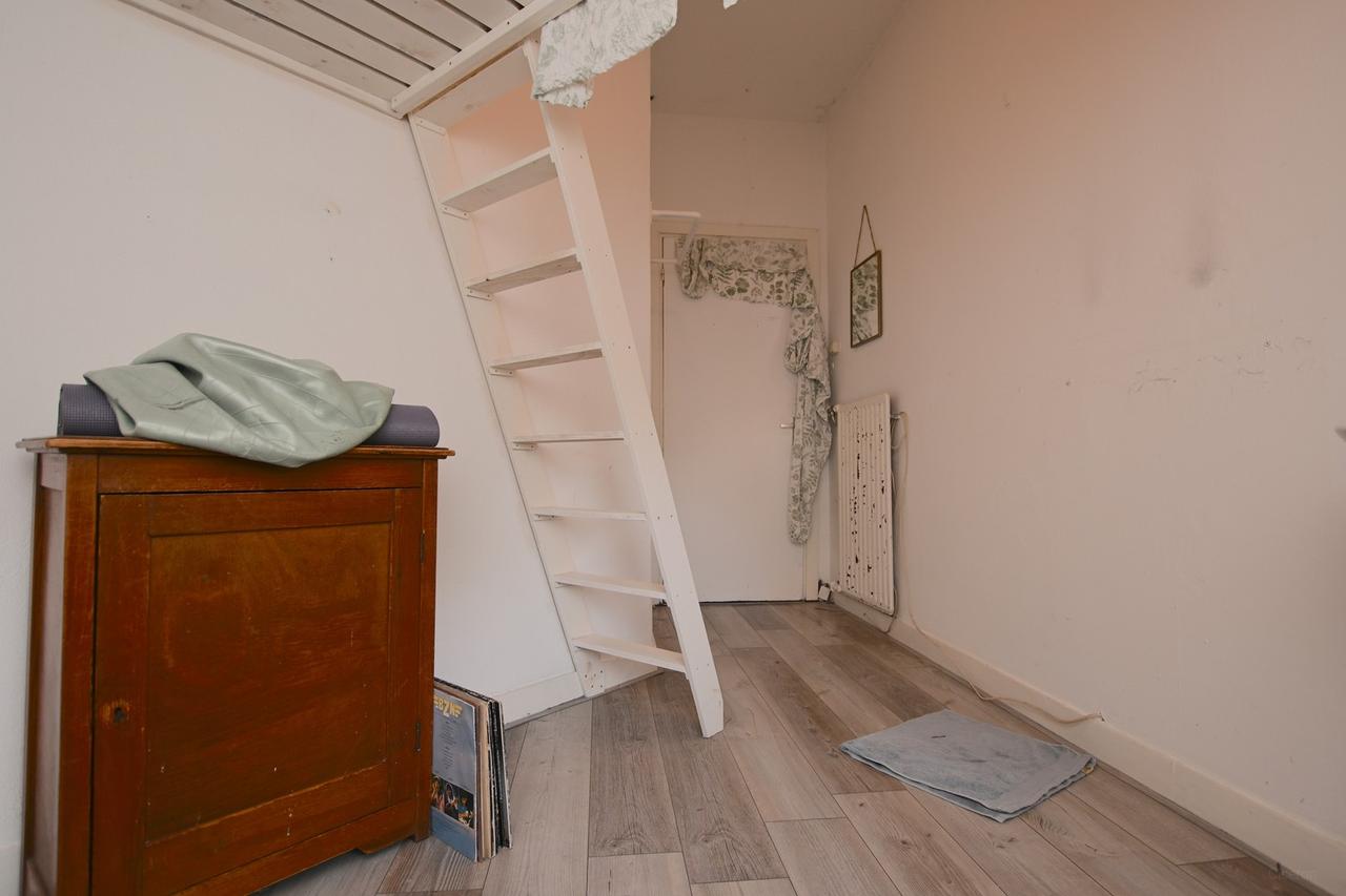 Kamer in meidenhuis nabij centrum - Afbeelding 4