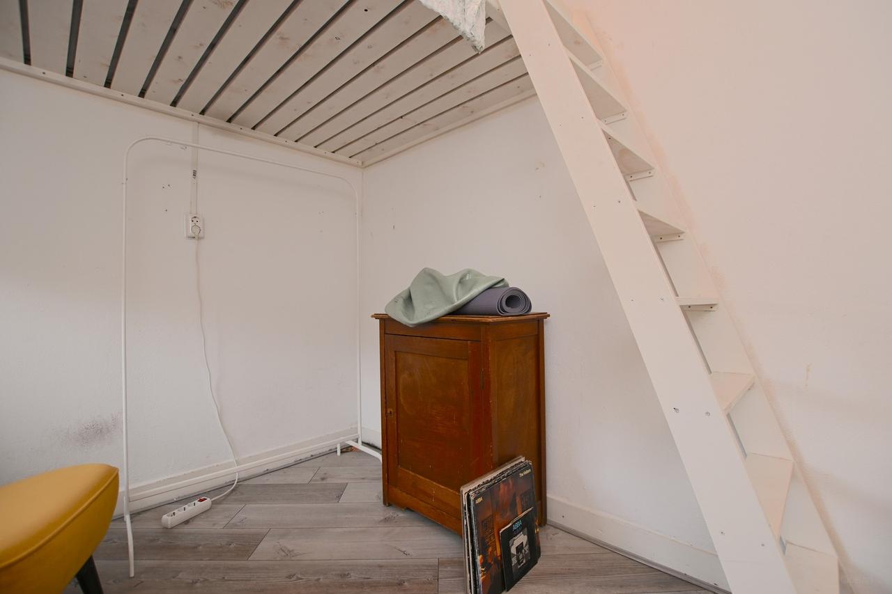Kamer in meidenhuis nabij centrum - Afbeelding 5