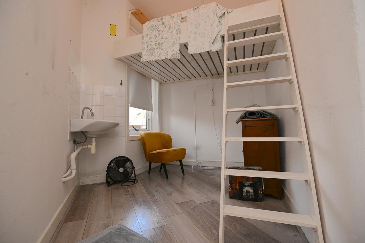 Kamer in meidenhuis nabij centrum - Afbeelding 6