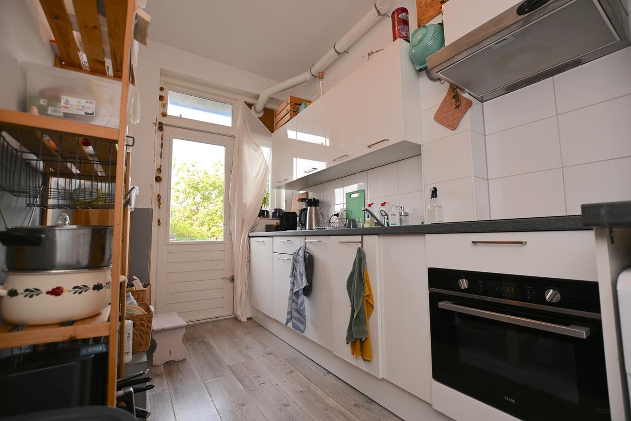 Kamer in meidenhuis nabij centrum - Afbeelding 7