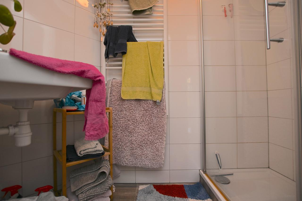 Kamer in meidenhuis nabij centrum - Afbeelding 10