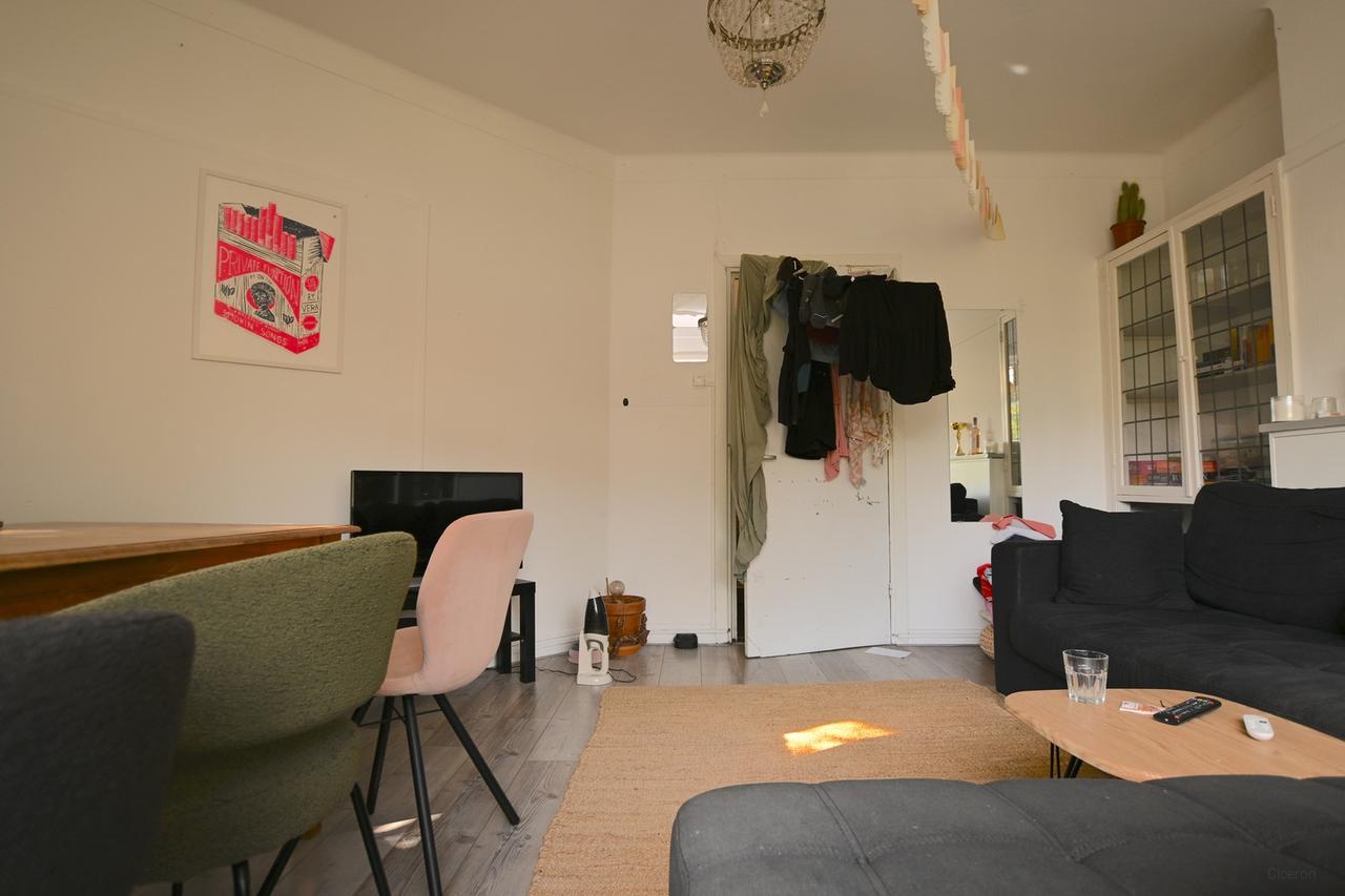 Kamer in meidenhuis nabij centrum - Afbeelding 14