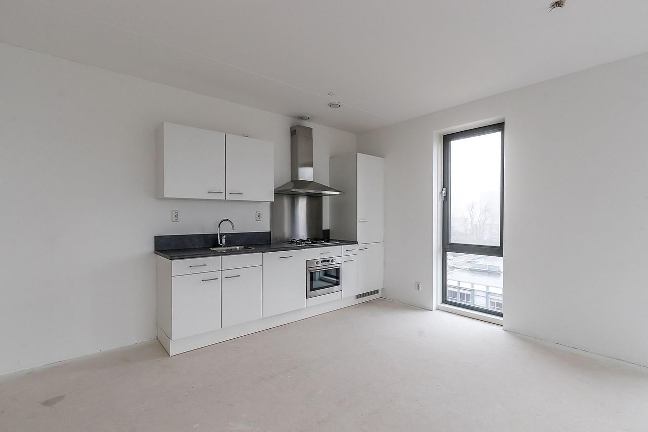 90 m² apartment with balcony in Gouda - Image 4