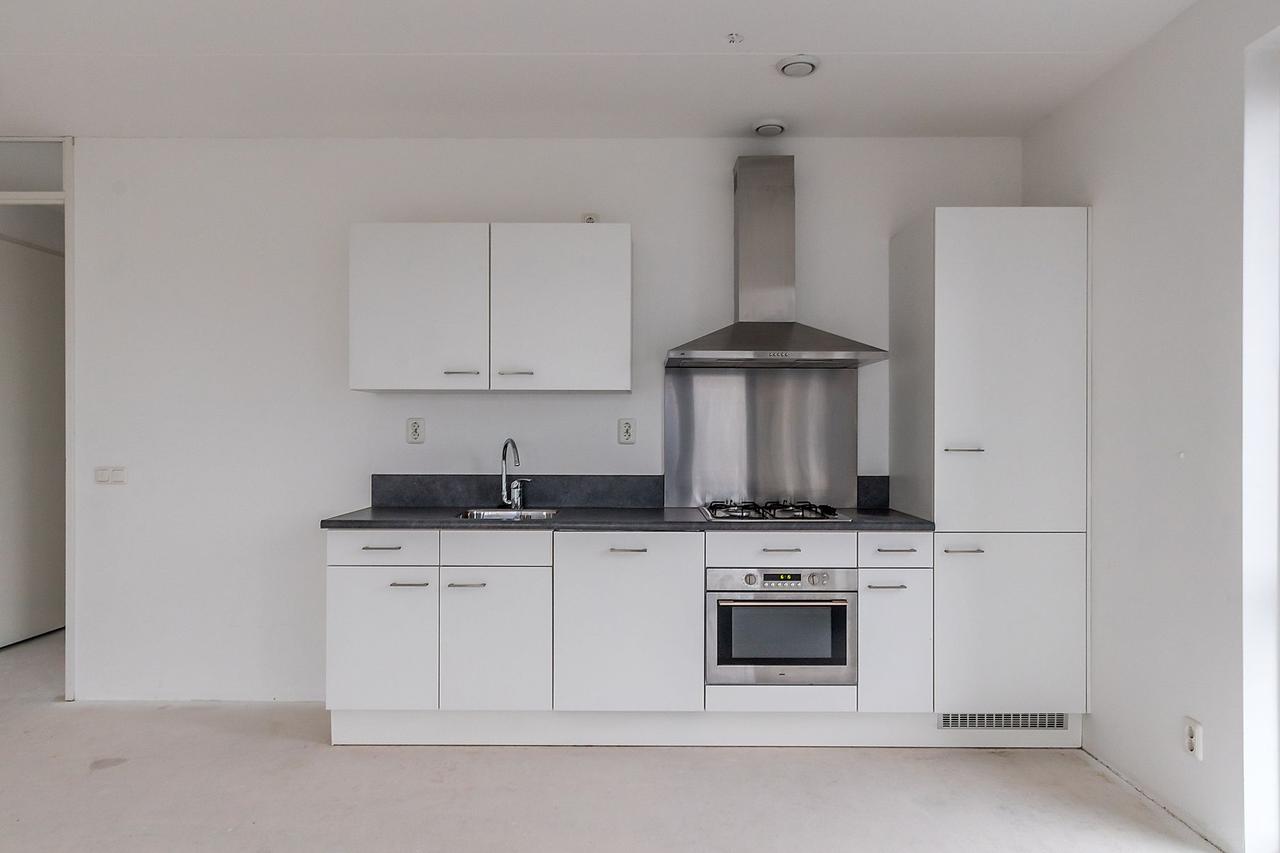90 m² apartment with balcony in Gouda - Image 5