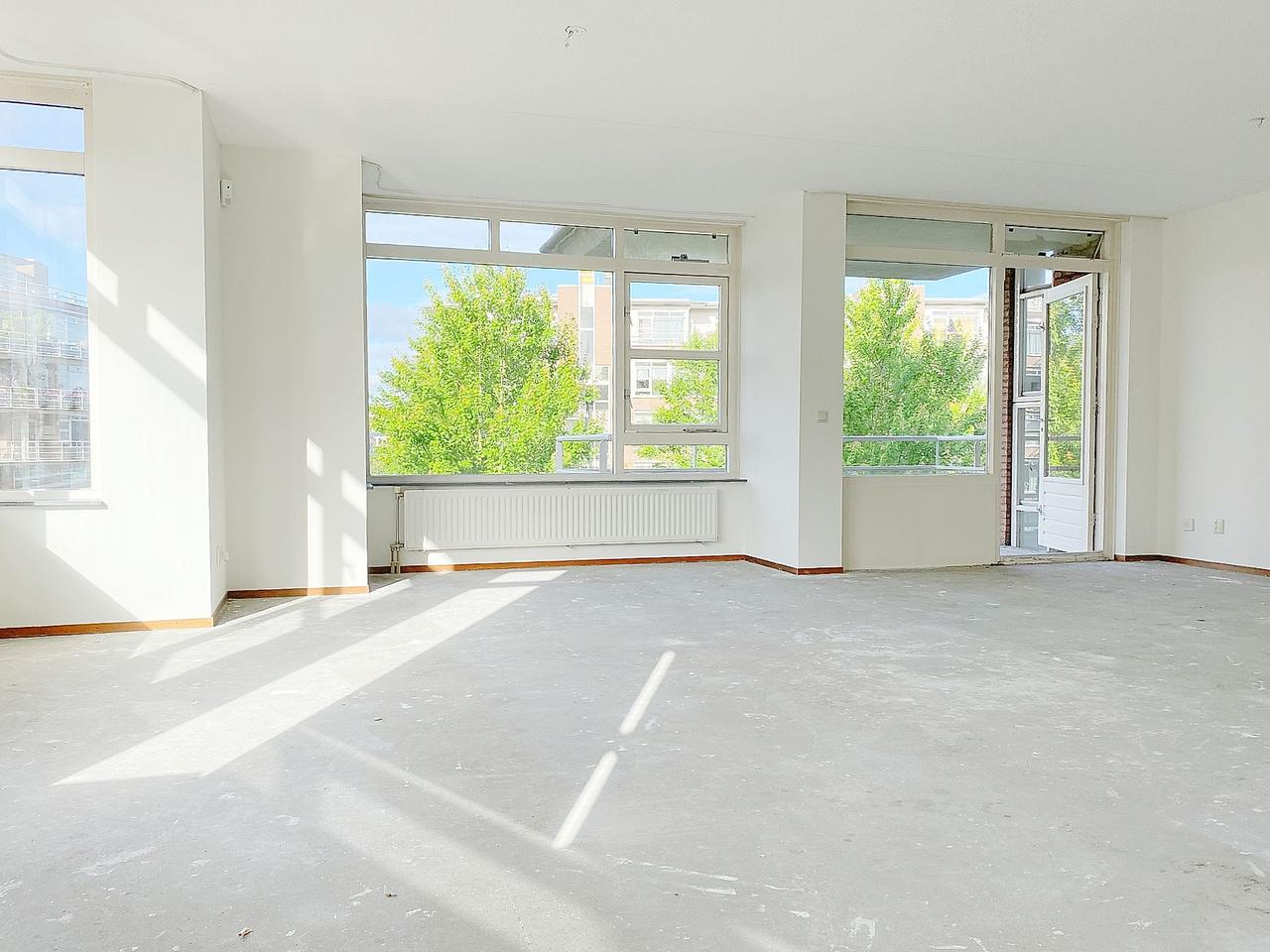 99 m² appartement met balkon en parkeren - Afbeelding 2
