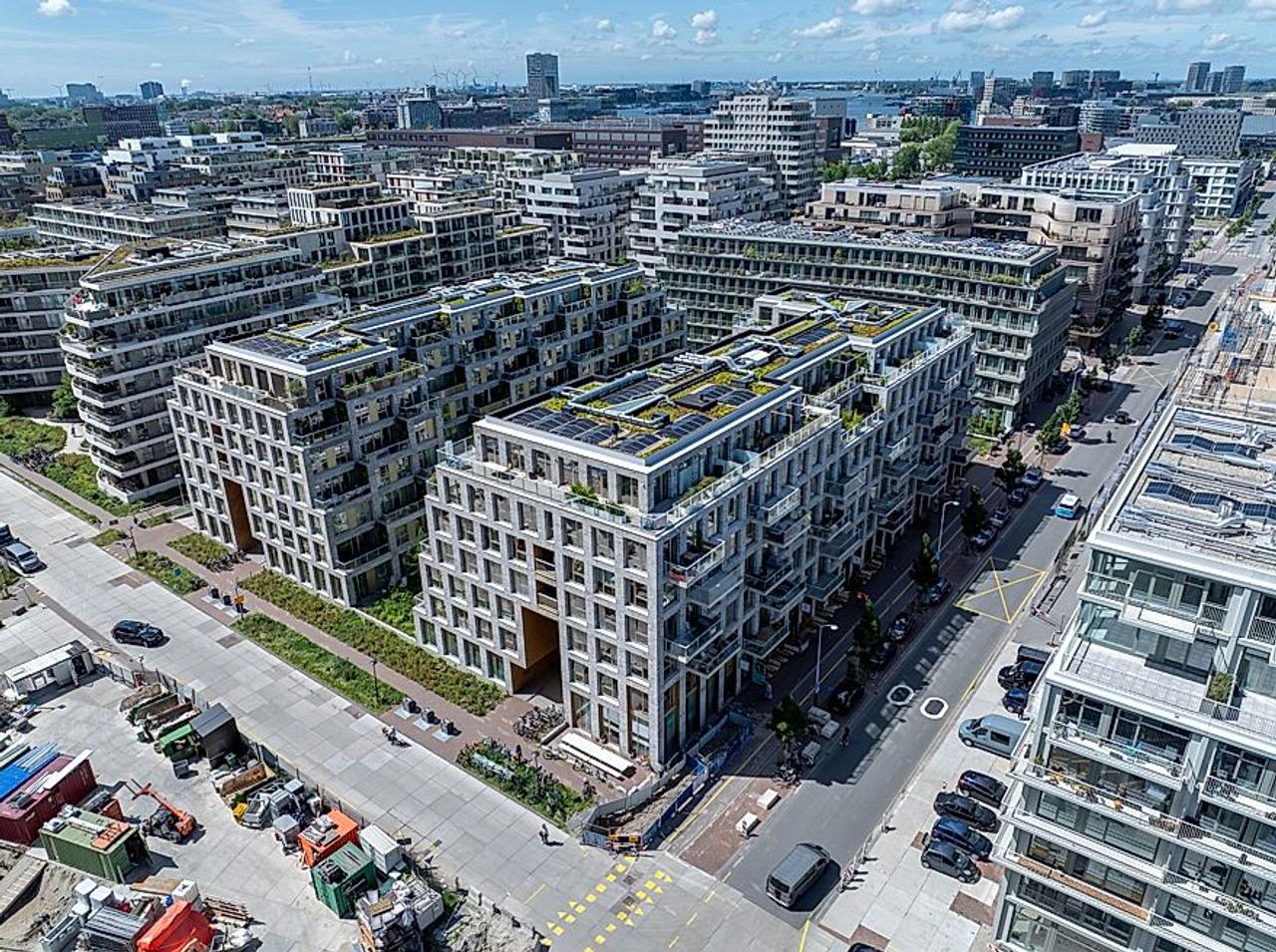 A+++ apartment with balcony overlooking the IJ - Image 1