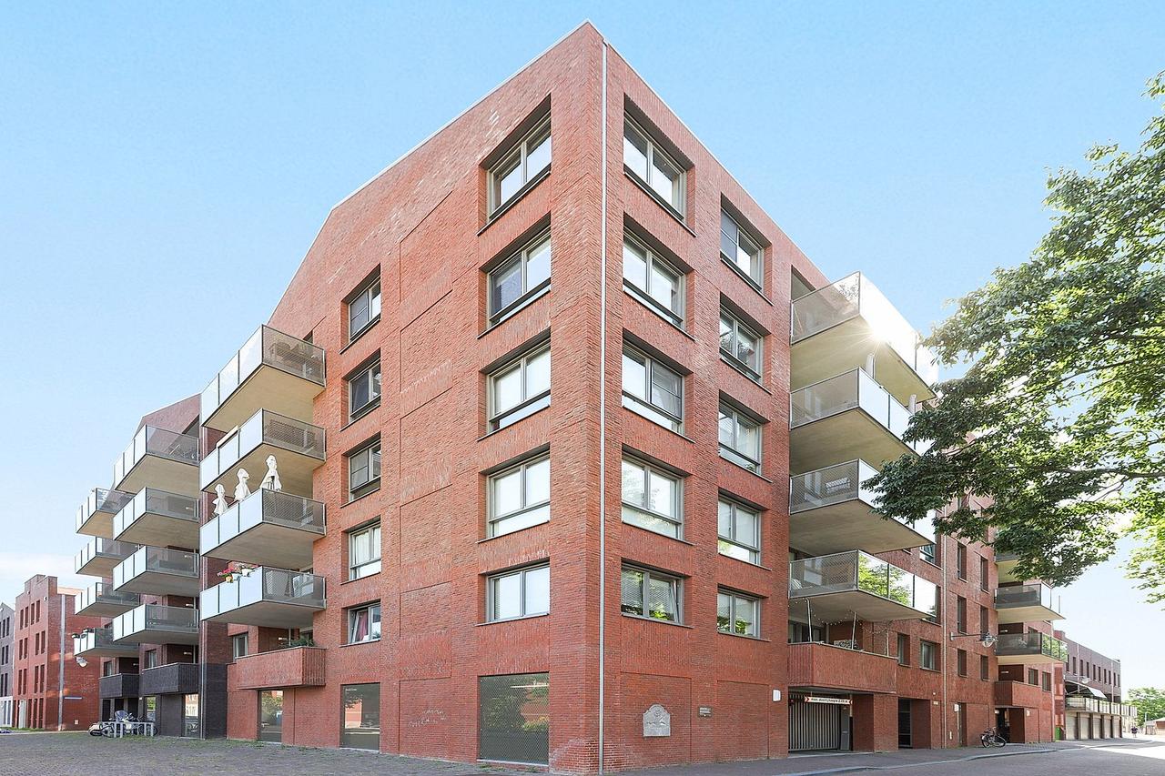 84 m² apartment with balcony in Gouda - Image 1