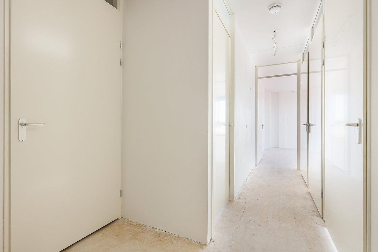 84 m² apartment with balcony in Gouda - Image 2
