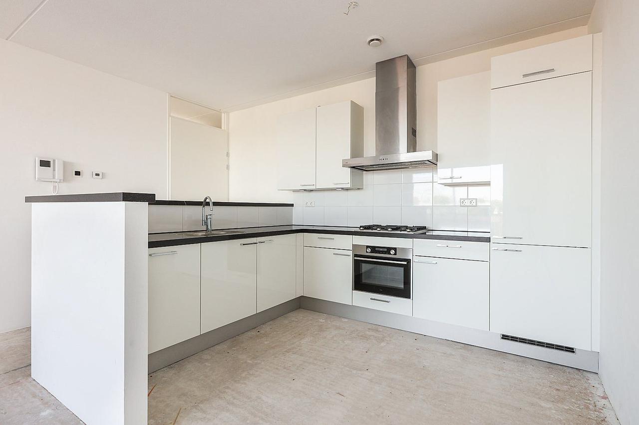 84 m² apartment with balcony in Gouda - Image 3