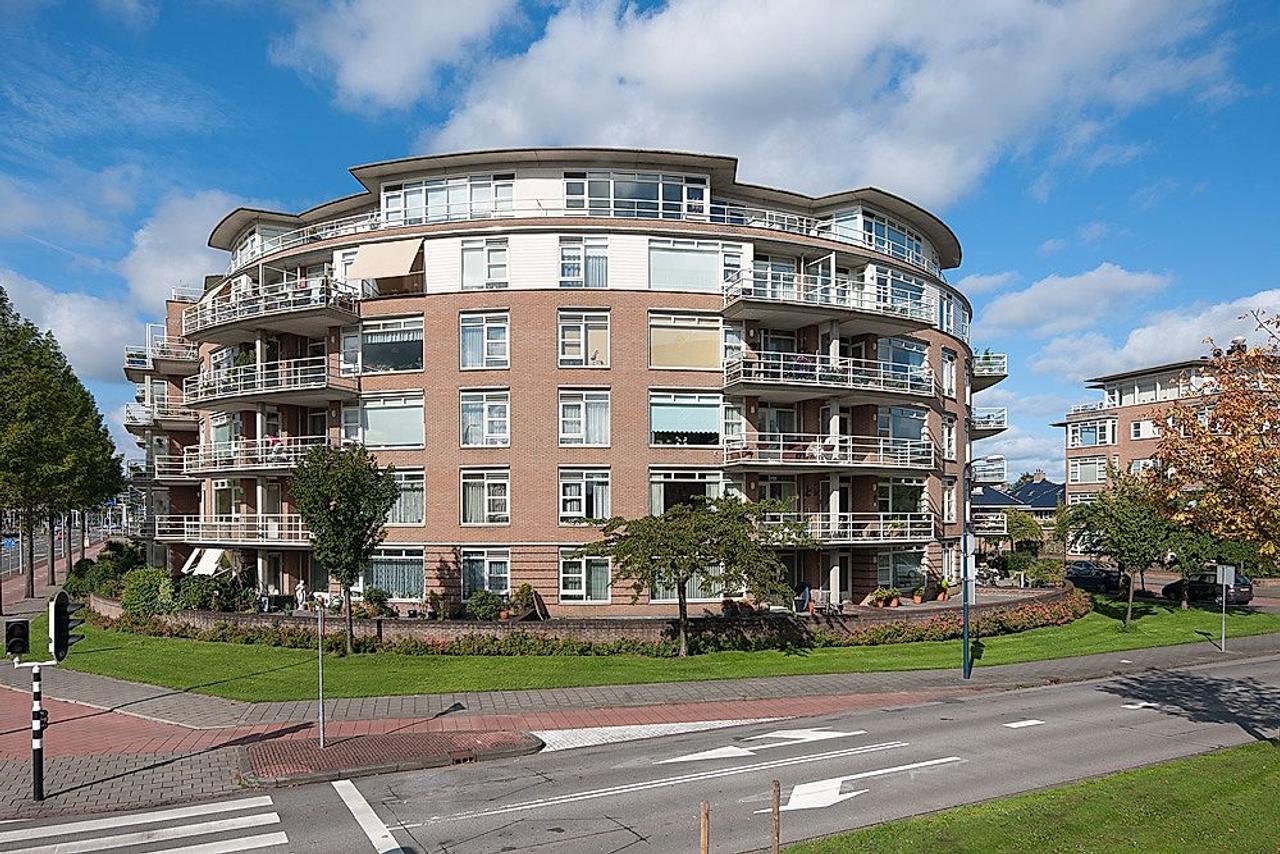 3-kamerappartement met terras en parkeerplek - Afbeelding 1