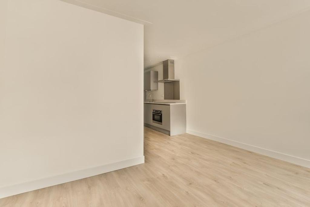 Furnished apartment with balcony in De Pijp - Image 2