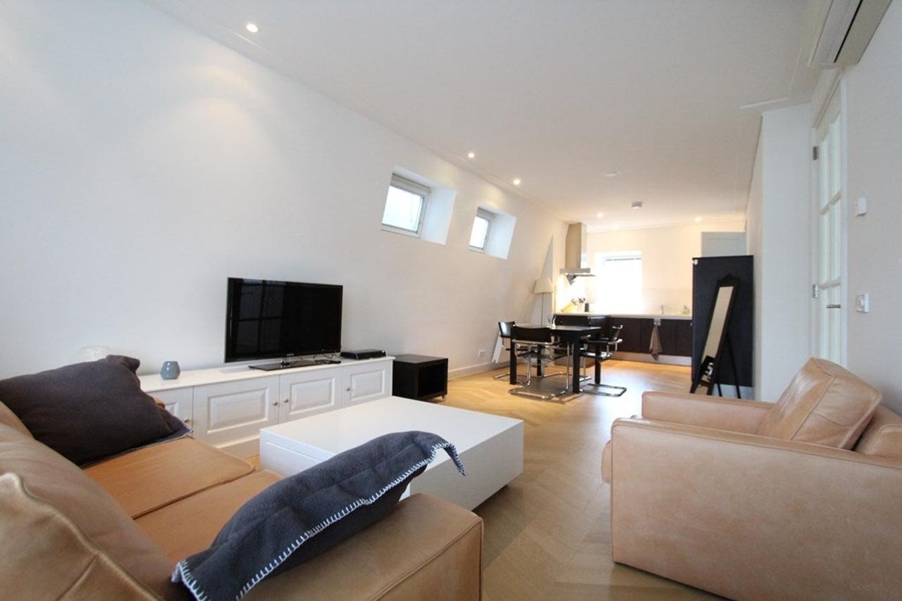 Gemeubileerd 3-kamerappartement bij de Amstel - Afbeelding 1