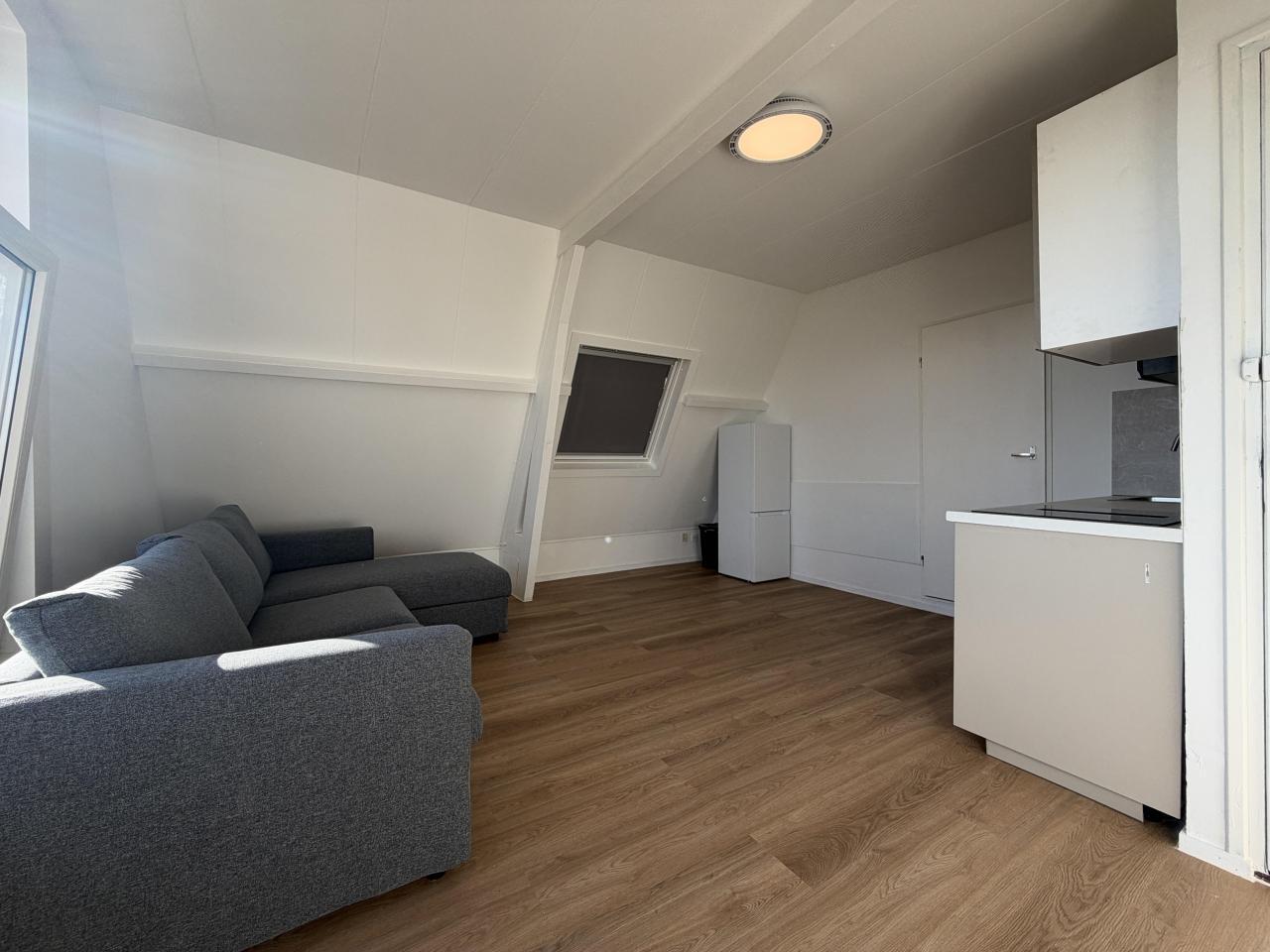 Gemeubileerde studio met skylinezicht - Afbeelding 2