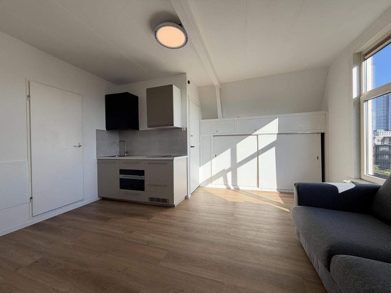 Gemeubileerde studio met skylinezicht - Afbeelding 3