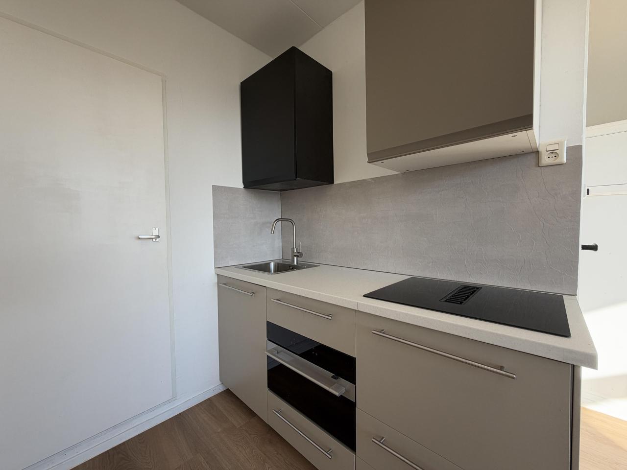 Gemeubileerde studio met skylinezicht - Afbeelding 4