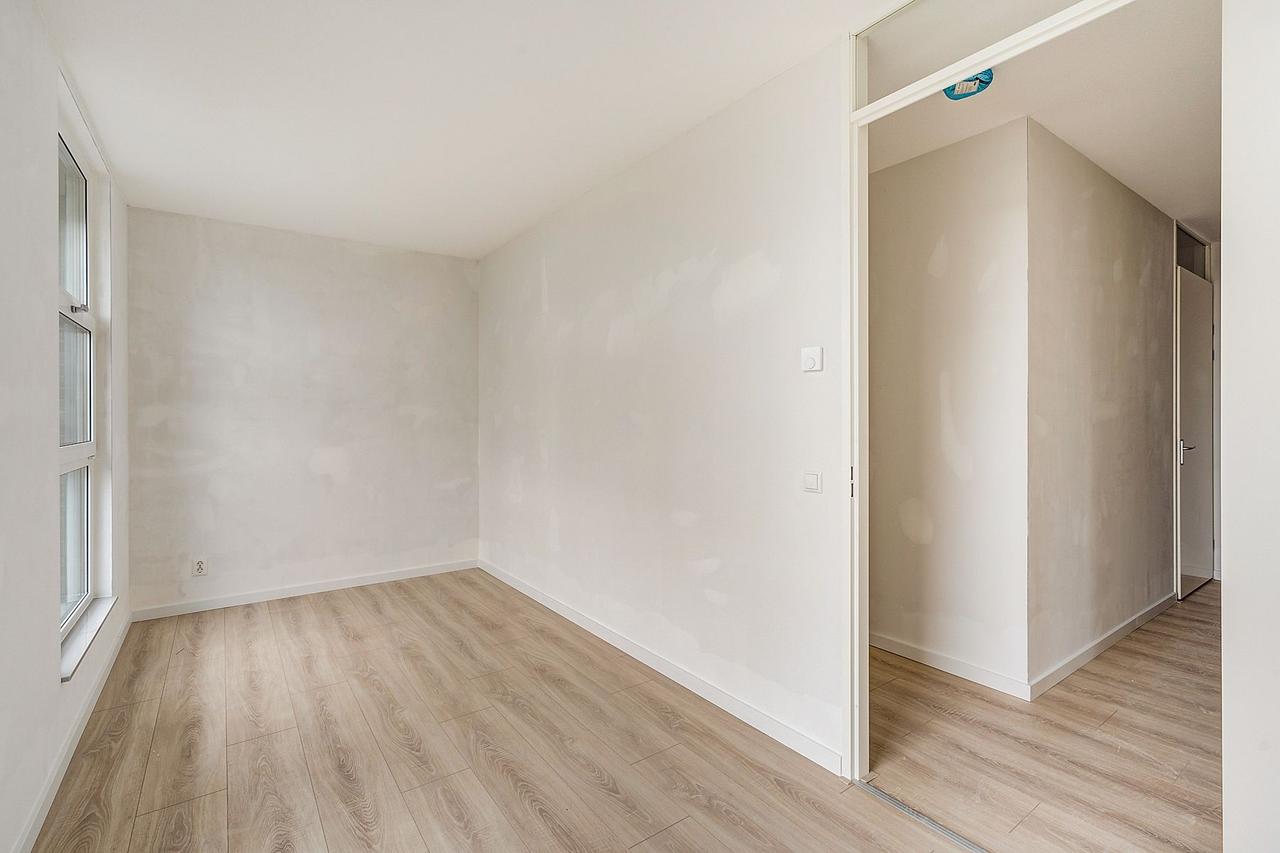 99 m² apartment with 2 bedrooms - Image 8
