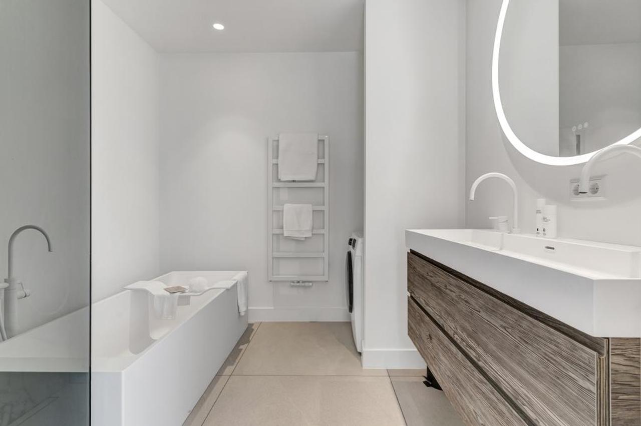 Furnished 3-Room Apartment with Terrace - Image 4