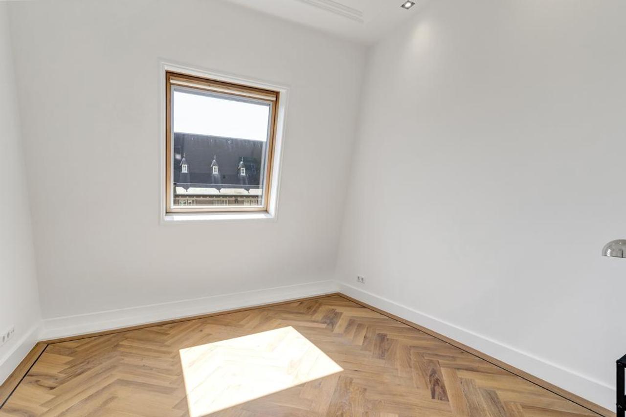 Furnished 3-Room Apartment with Terrace - Image 23