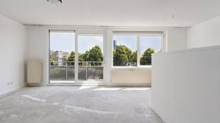2-Bedroom Apartment with Balcony in Velserbroek - Image 3