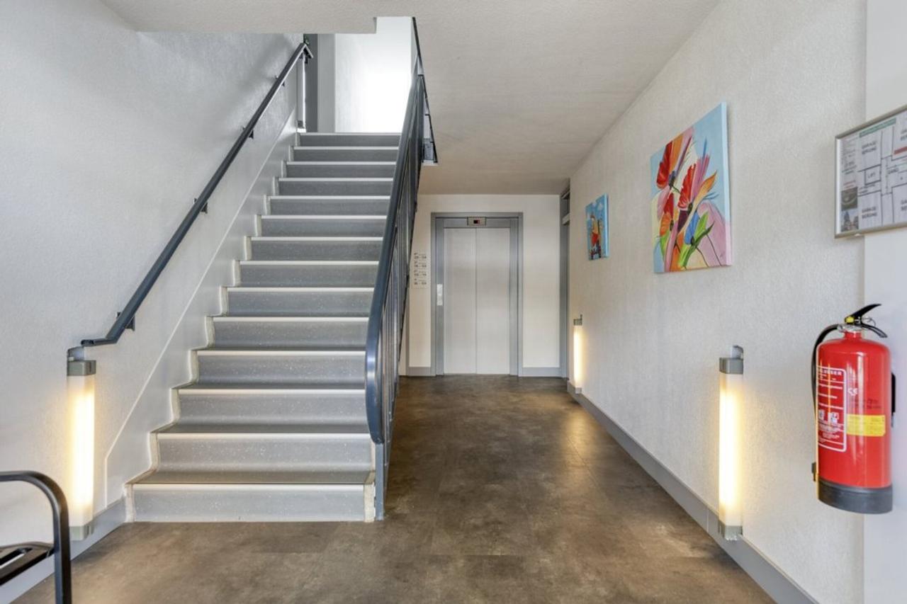 2-Bedroom Apartment with Balcony in Velserbroek - Image 7