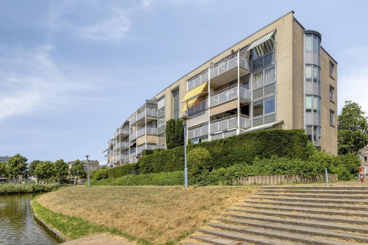 2-Bedroom Apartment with Balcony in Velserbroek - Image 9