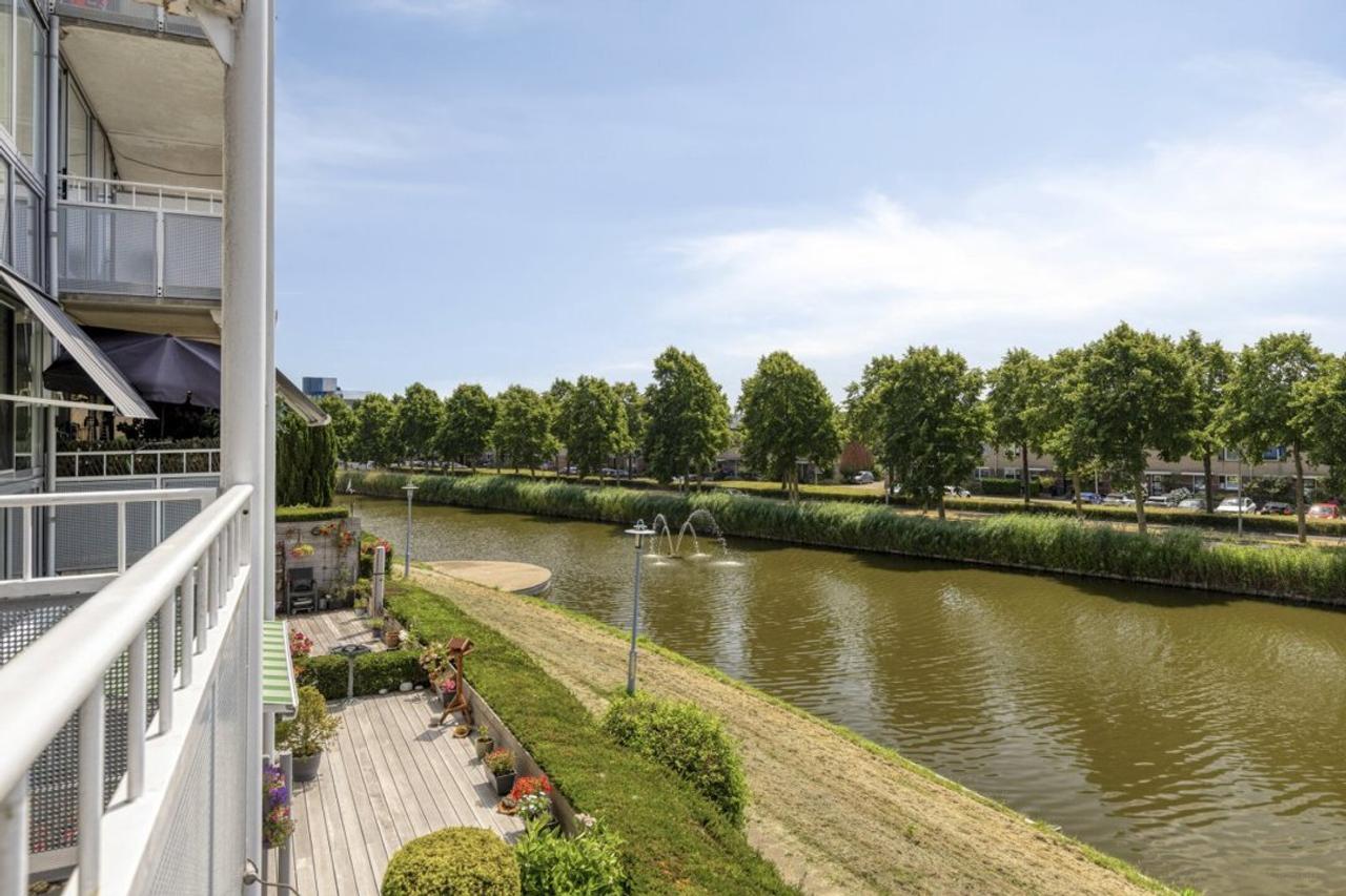 2-Bedroom Apartment with Balcony in Velserbroek - Image 10