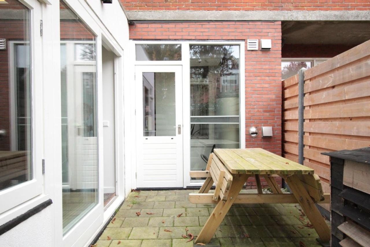 Gemeubileerde benedenwoning met tuin - Afbeelding 18