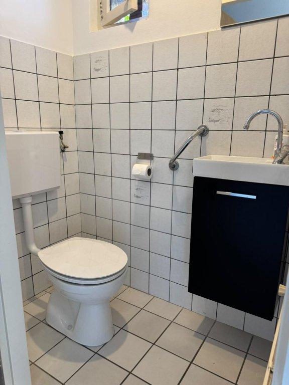 Ground-floor bedroom and garden - Image 13