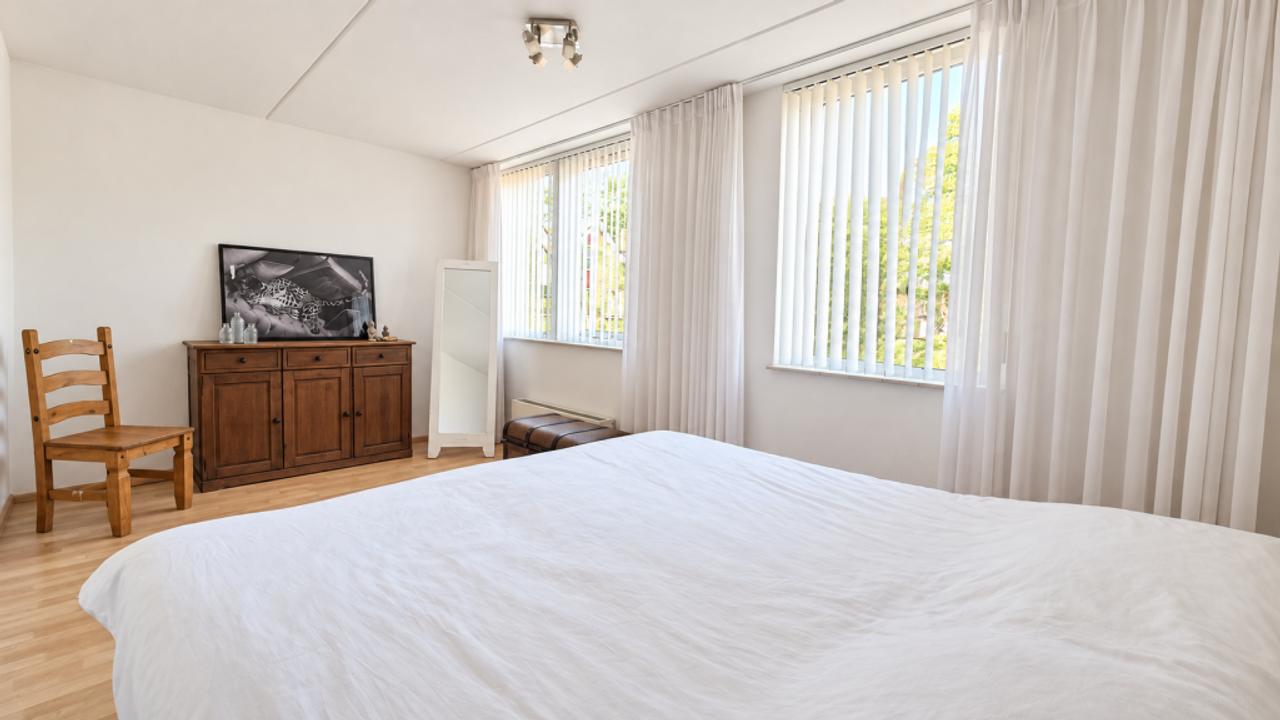 Furnished Home with 4 Bedrooms - Image 16