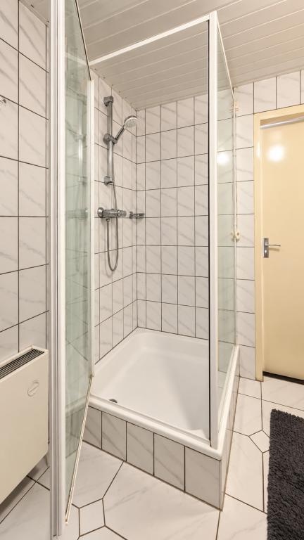 Furnished Home with 4 Bedrooms - Image 27