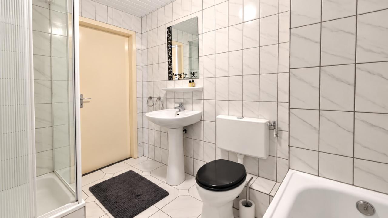 Furnished Home with 4 Bedrooms - Image 28