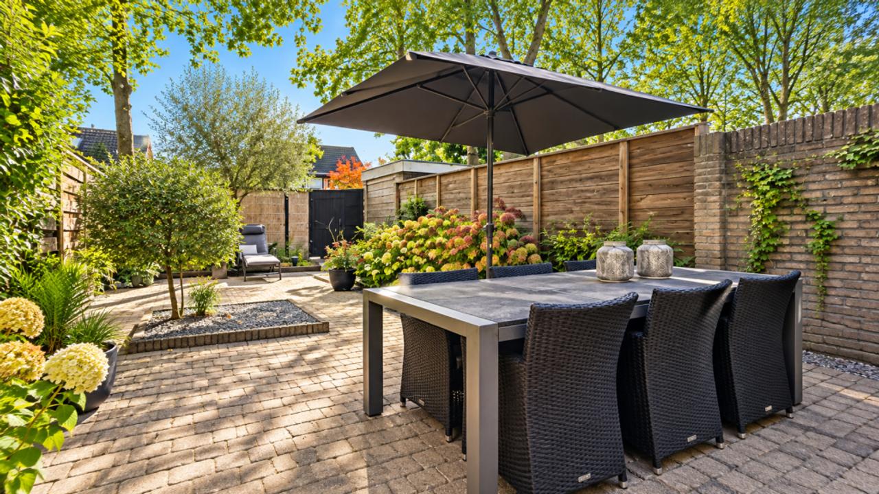 Furnished Home with 4 Bedrooms - Image 31
