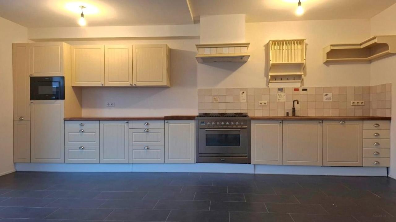 163 m² hoekwoning met zwembad in Sliedrecht - Afbeelding 2