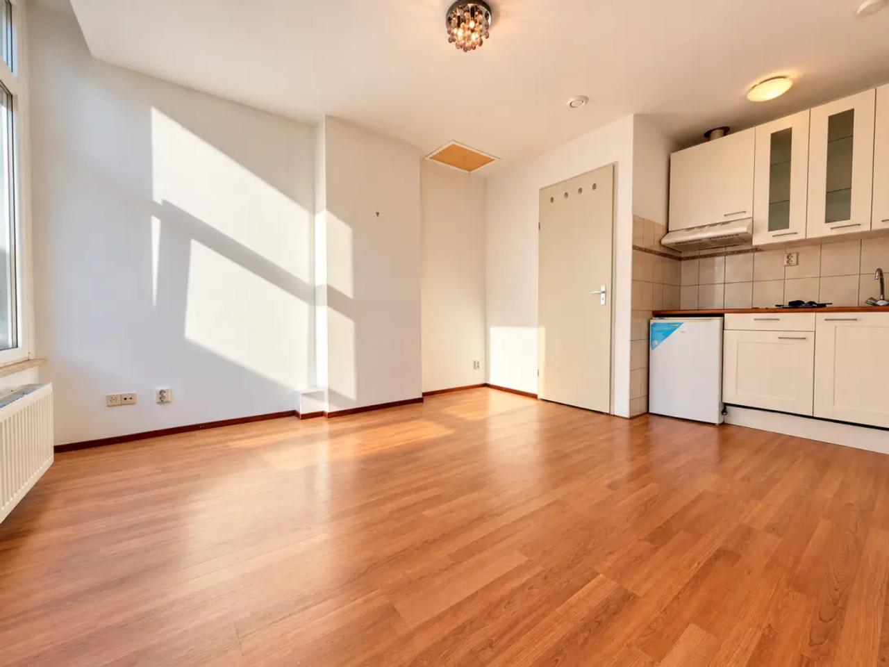 15 m² studio with private bathroom - Image 1
