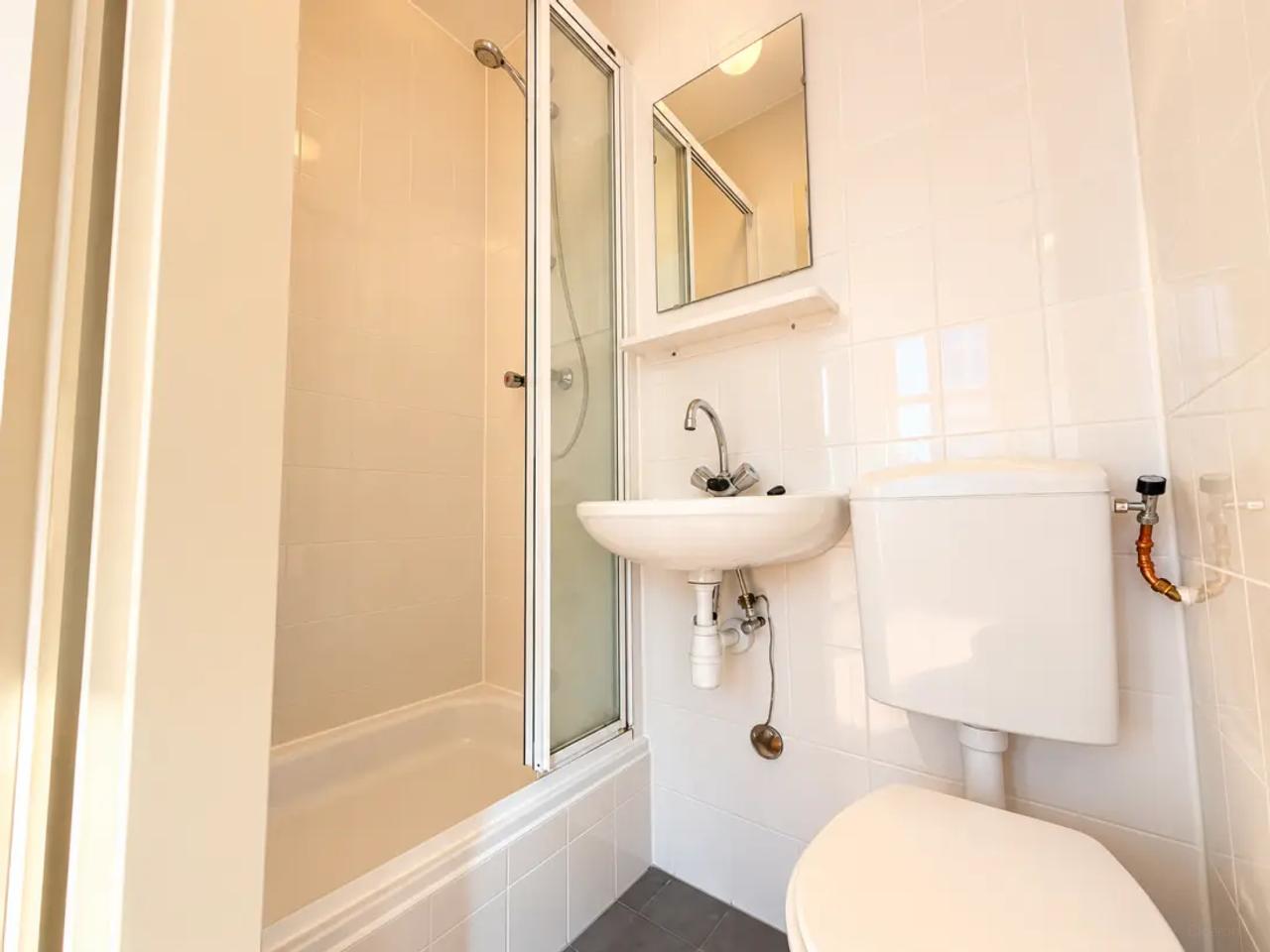 15 m² studio with private bathroom - Image 4