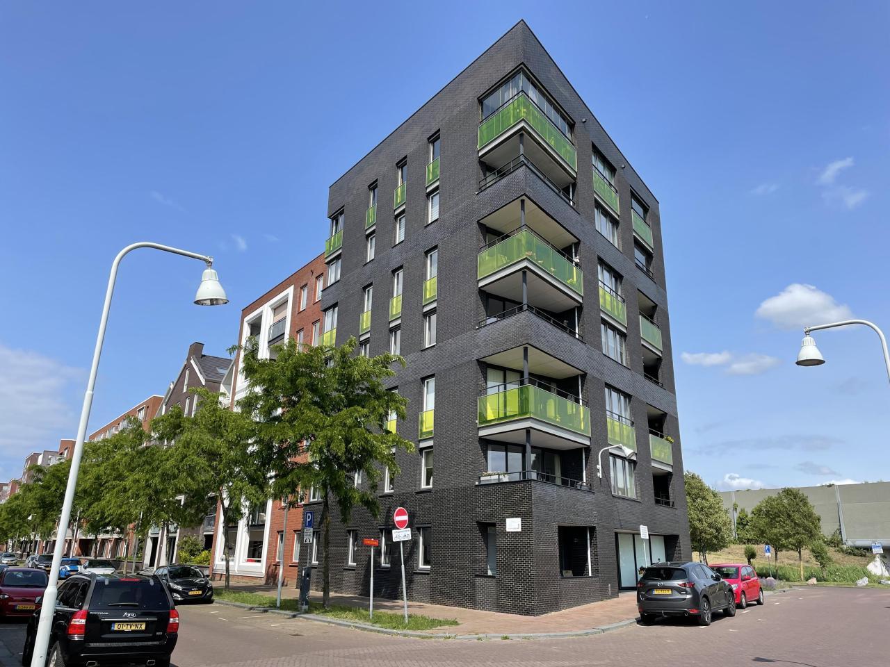 West-facing balcony in Oegstgeest - Image 1